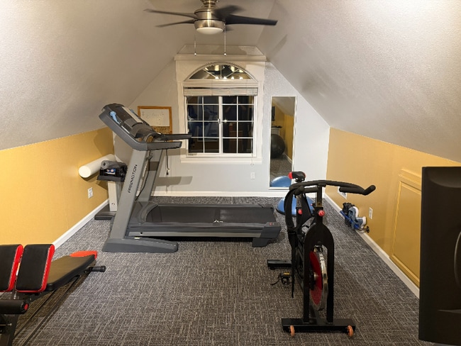 Photo - 400 Cooper Point Rd SW