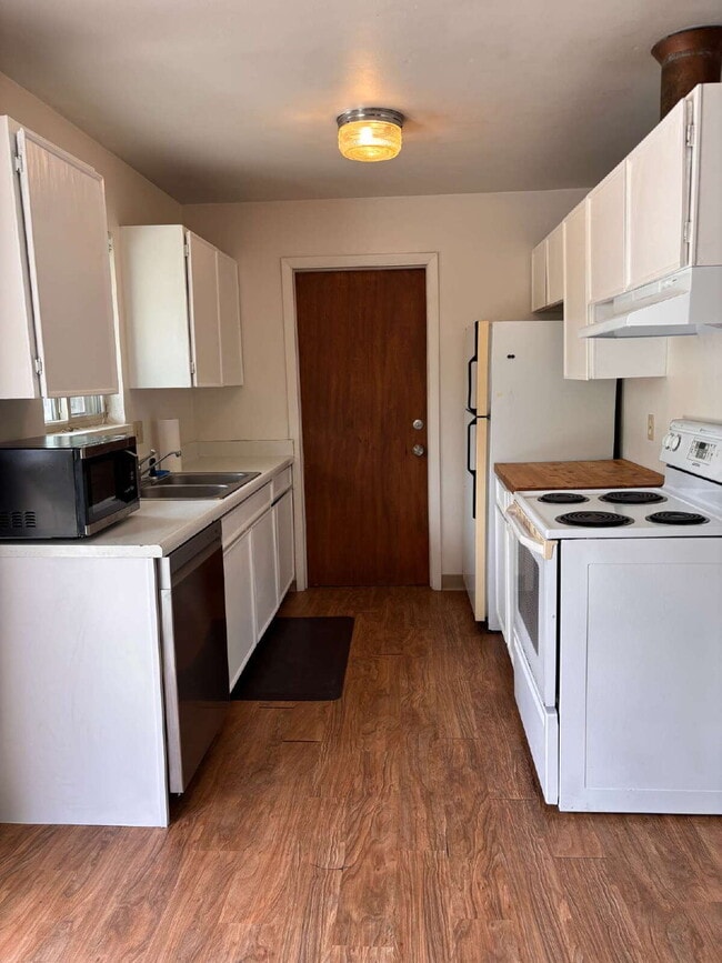 Photo - 3 BR bright, sunny, well-maintained house with large fenced yard and attached garage.