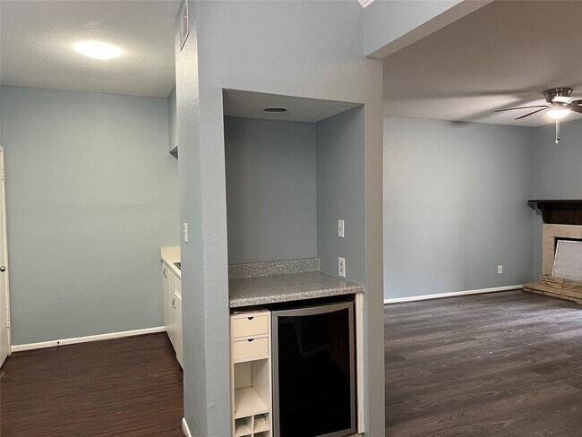 Photo - 8100 Cambridge St Unidad 129