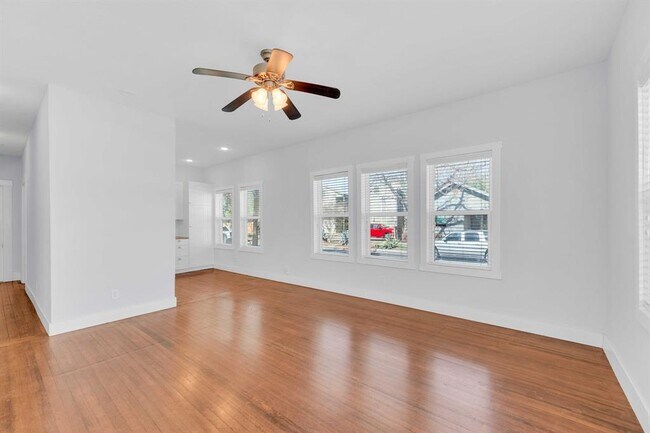 Photo - 615 W 33rd St