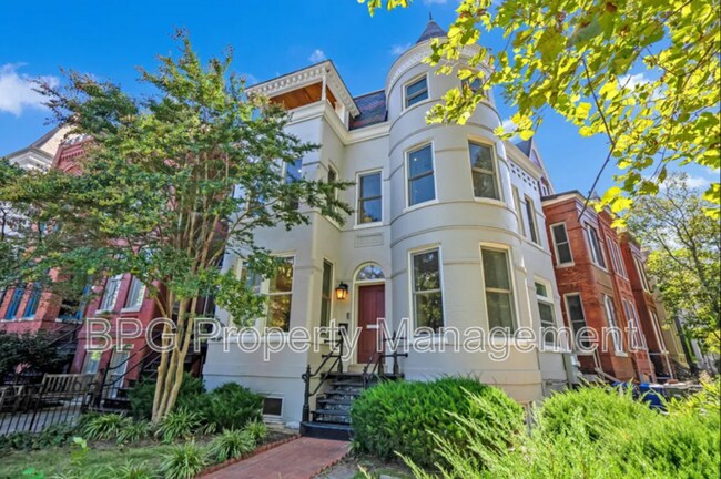 901 North Carolina Ave SE Unit 2