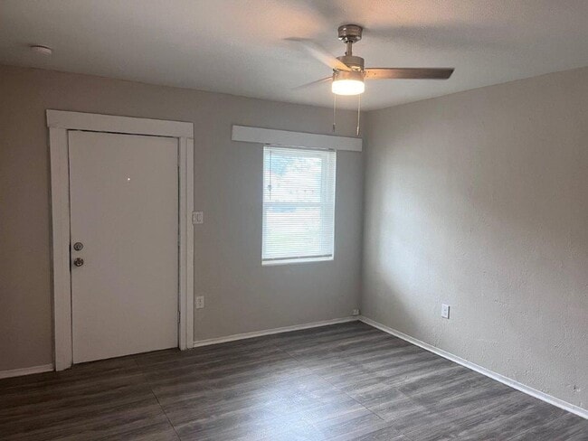 Photo - 1040 Avondale Ave