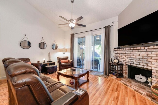 Photo - 821 Florin Rd