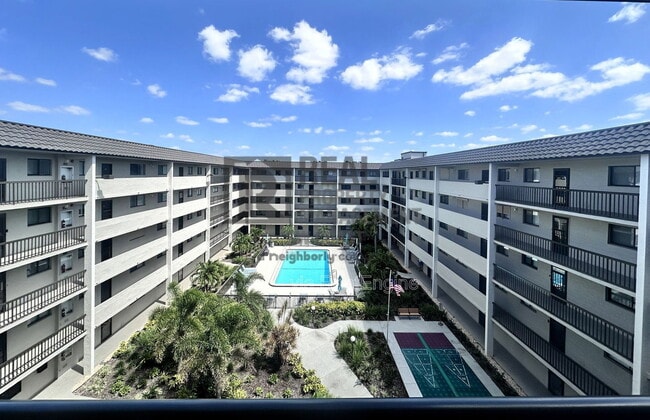 Building Photo - 2121 Collier Ave Unit Apt 518