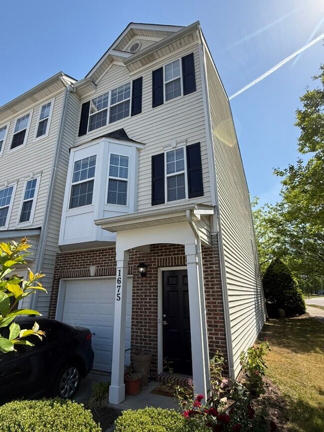 Building Photo - Available June 1st - 2 Bed, 2.5 Ba End-Unit Townhouse