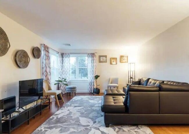 Building Photo - 19 Pershing Ave Unit 3 - Fully Furnished Rental