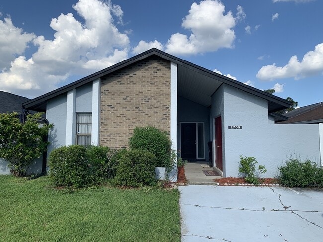 Building Photo - 2709 Shadybranch Dr Rental