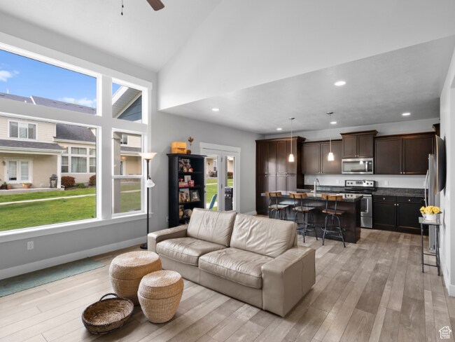 Photo - 797 Newfield Dr