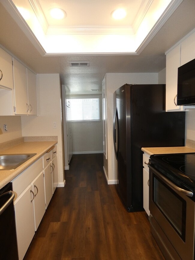 Photo - Townhouse Located Near School, Parks, Freeway Access!