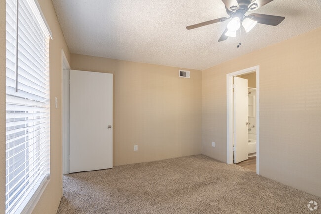 2HAB, 2BA - 900 ft² - Creekwood Village