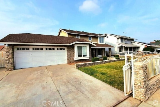 Building Photo - 15858 Montgomery Dr Rental