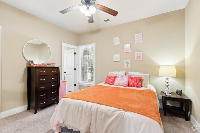 4BR, 4BA - 1,800SF - Bedroom