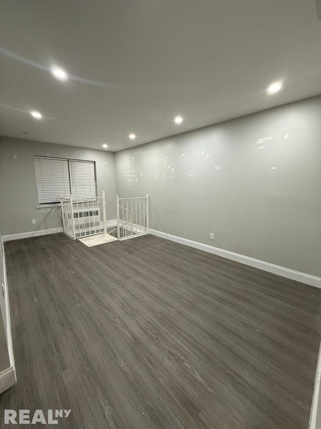 Photo - 140-71 Burden Crescent Unit 1