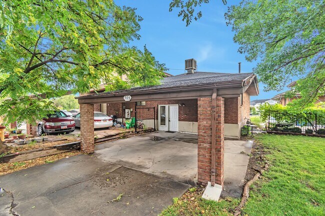 Photo - Remodeled Row End Rambler Townhome in Jack...