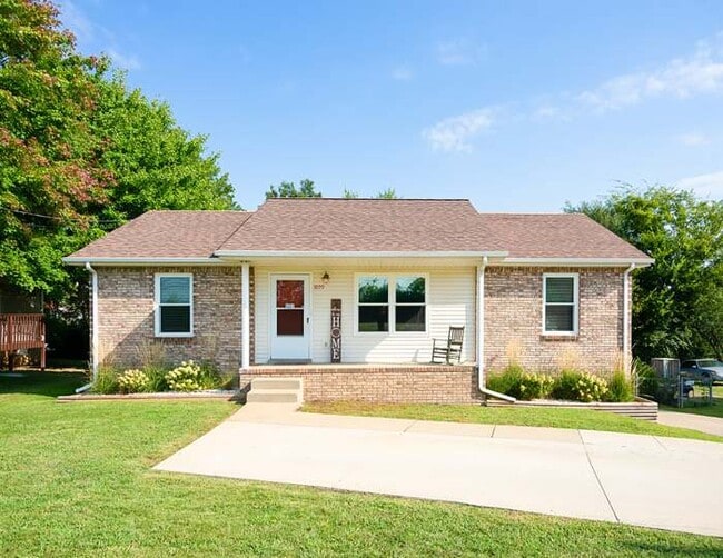 Photo - 1059 McClardy Rd Apartments