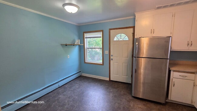Photo - Great 2BR Duplex with a yard, Minneapolis - Bilingual landlords - open to S8 Unit 2
