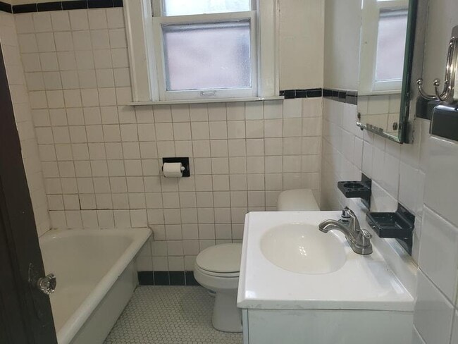 Photo - 3847-3849 Alberta St