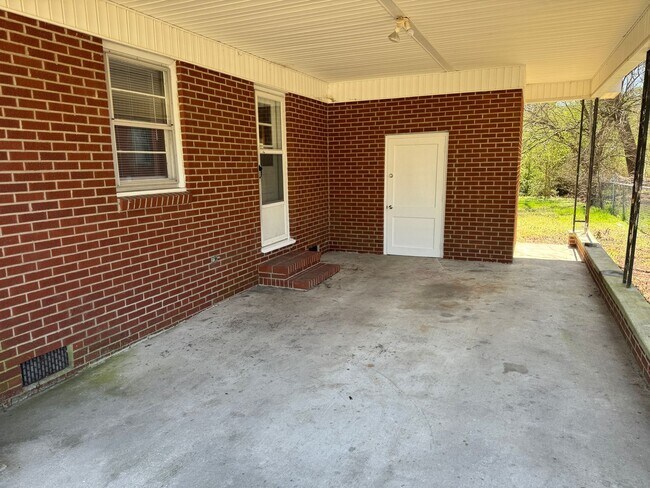 Photo - 3 Bedroom Brick House