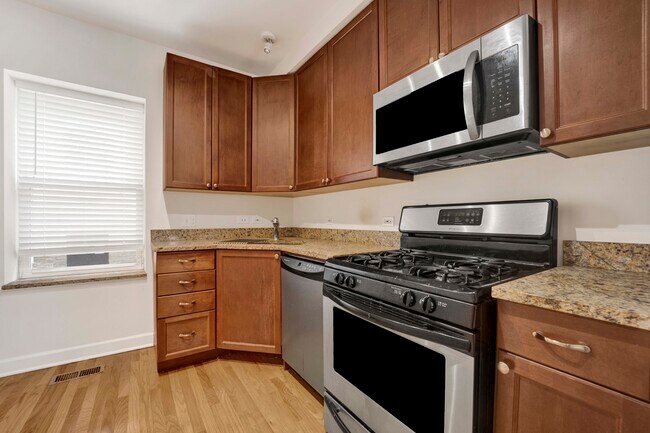 Photo - 1150-1156 W Cornelia Ave