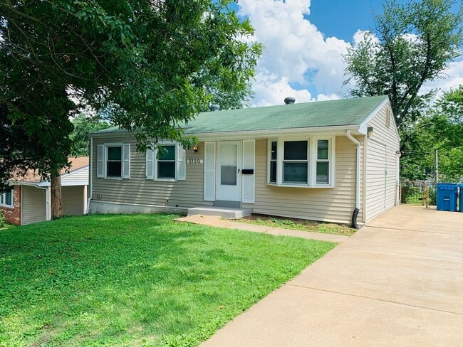 Building Photo - 3 Bedroom 1 bathroom home for rent in Hazelwood