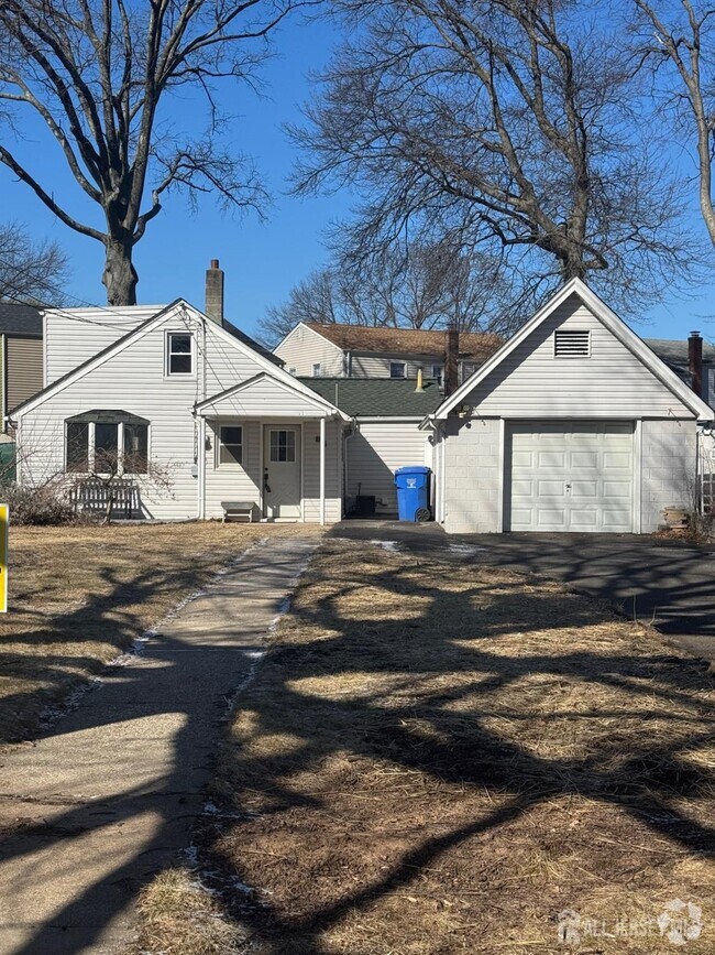 Building Photo - 85 Remsen Ave Rental