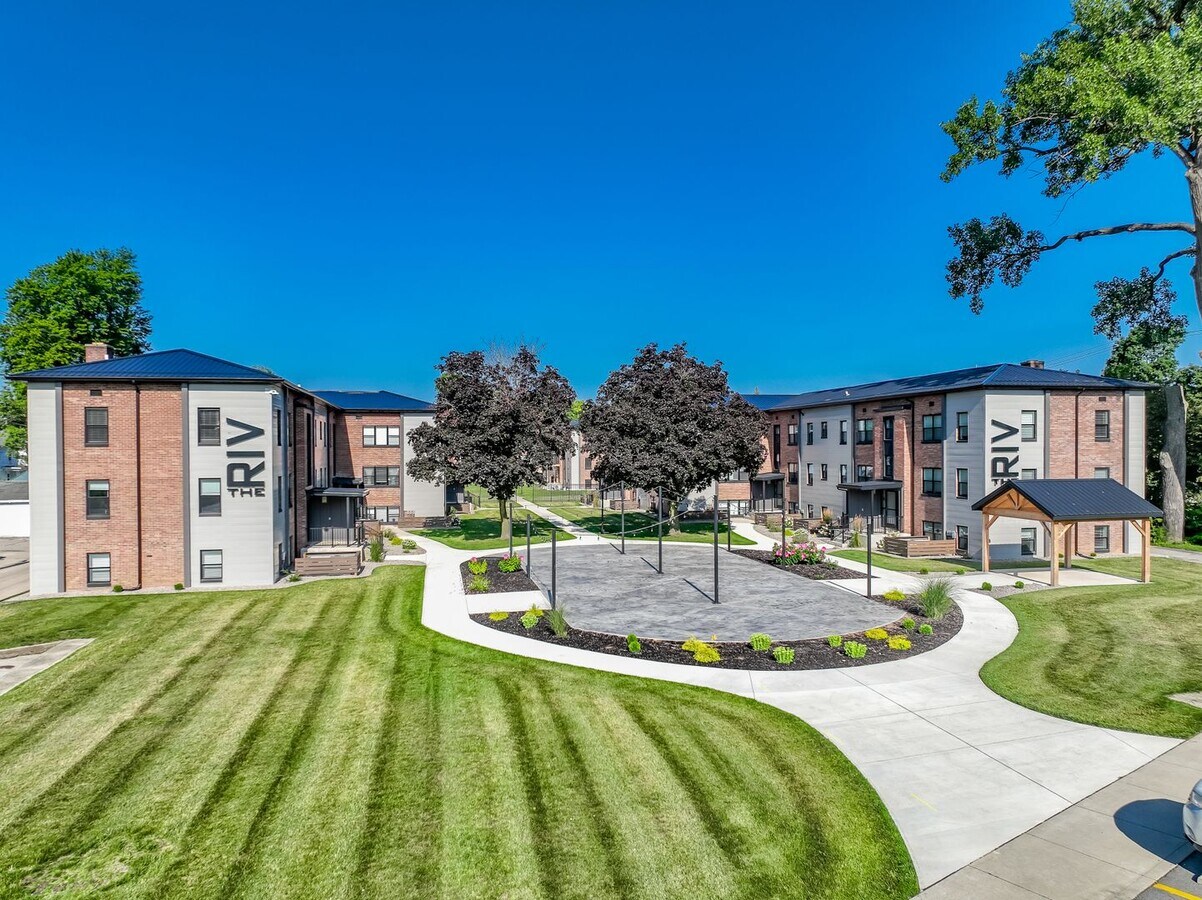 The Riv On The Greenway Apartments - The Riv On The Greenway Apartments