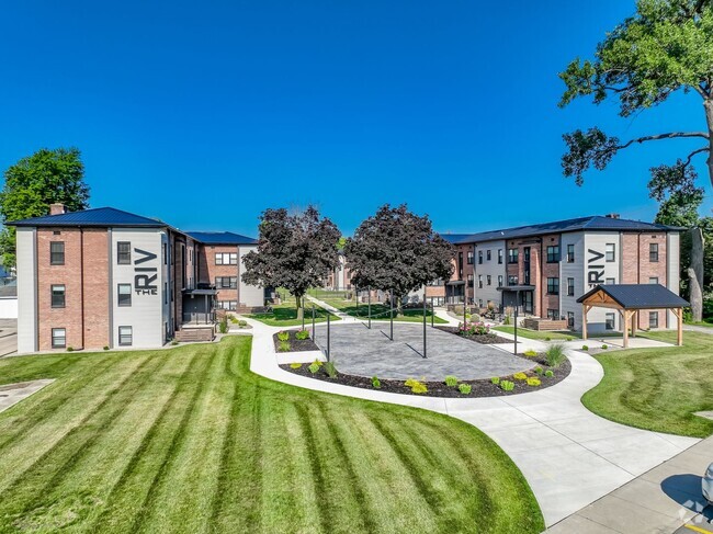 Building Photo - The Riv On The Greenway Apartments