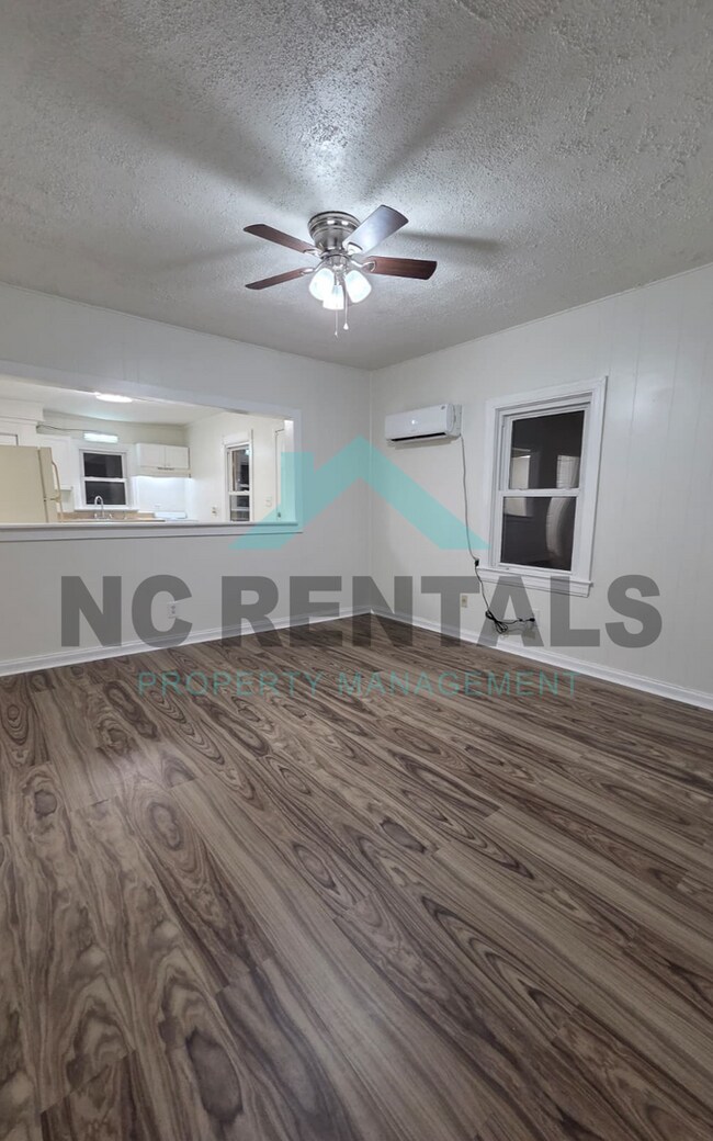 Photo - 1302 Cypress St