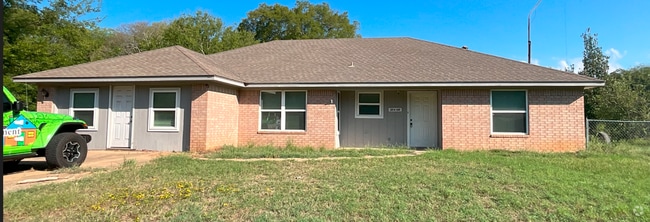 Building Photo - 650 W Ohio St Rental