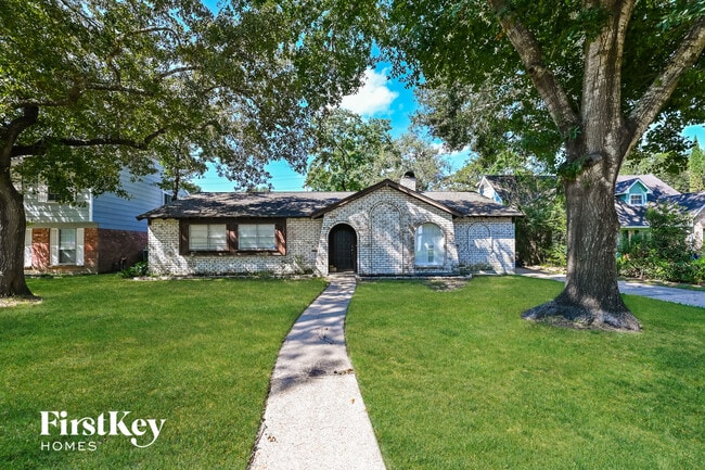 Building Photo - 11907 Cedarcliff Dr