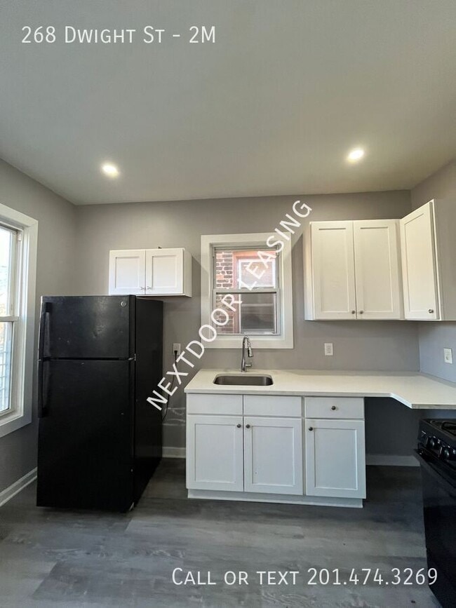 Building Photo - 268 Dwight St Unit 2M