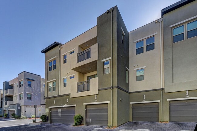 Photo - Gorgeous Condo! MUST SEE!!!