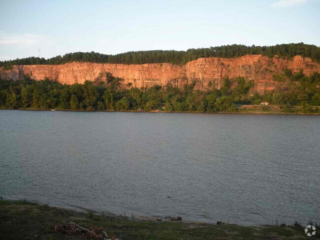 Building Photo - 2512 Riverfront Dr Rental
