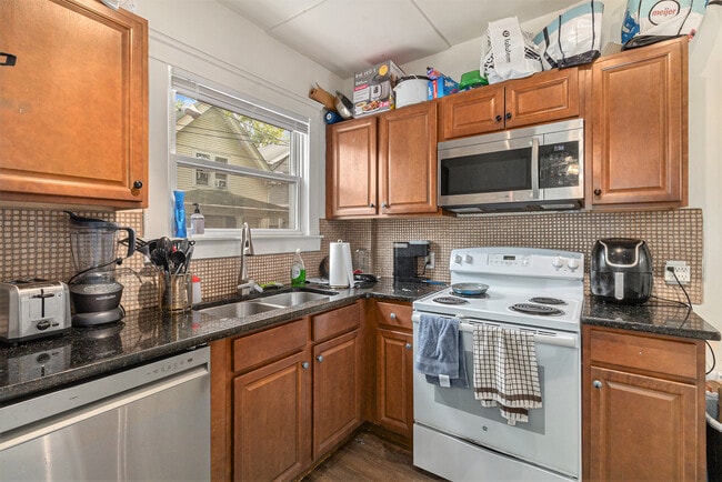 Photo - 811 Sybil St