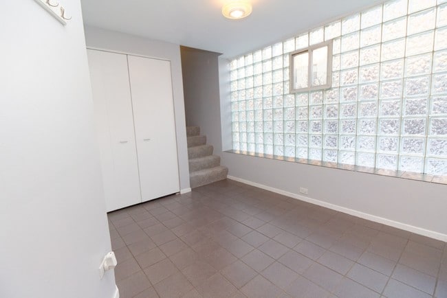 Photo - 1133 W Cornelia Ave Condo Unit D