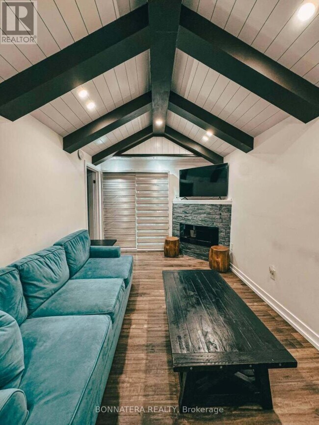 Photo - 687 Innisfil Beach Rd