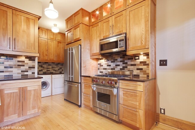 Kitchen - 725 W Brompton Ave Unidad Apartment 2