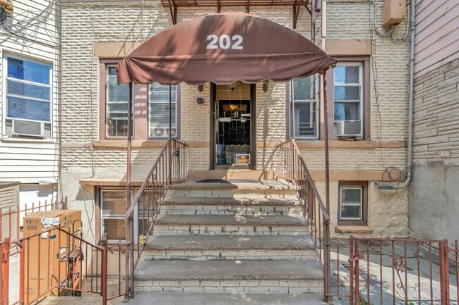 Building Photo - 202 48th St Unit 3 Rental