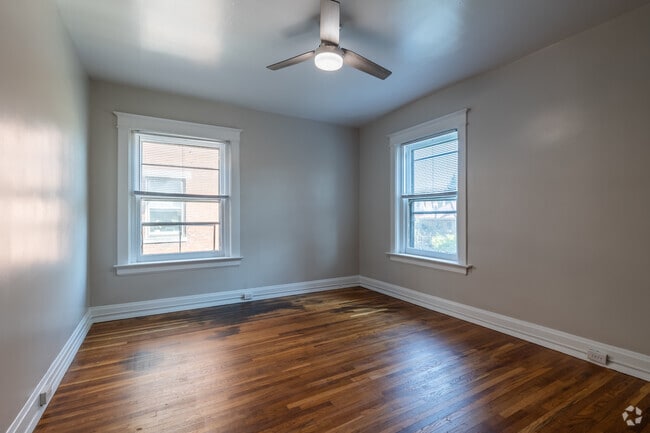 1BR+DEN, 1BA - 990SF - Bedroom