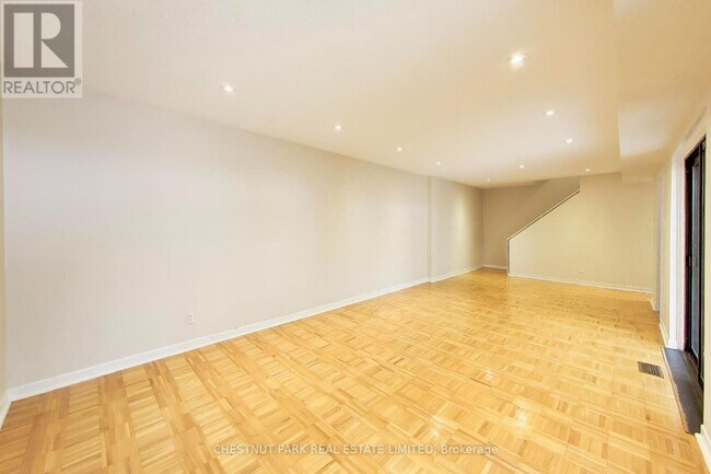 Photo - 396 Woodsworth Rd