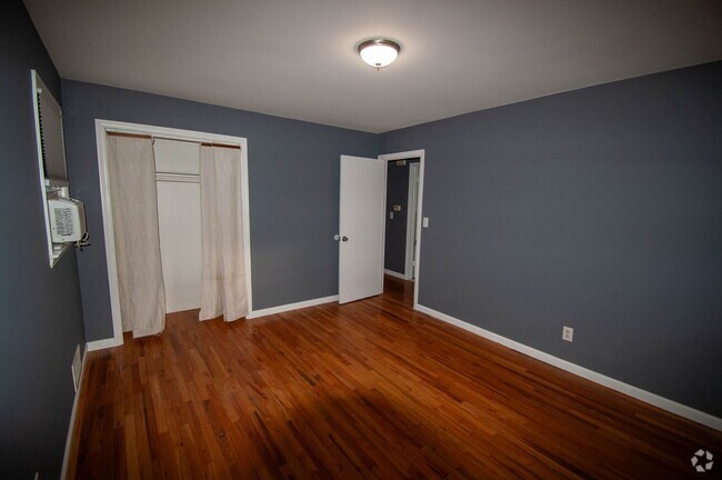 Building Photo - 812 Niles Rd Rental