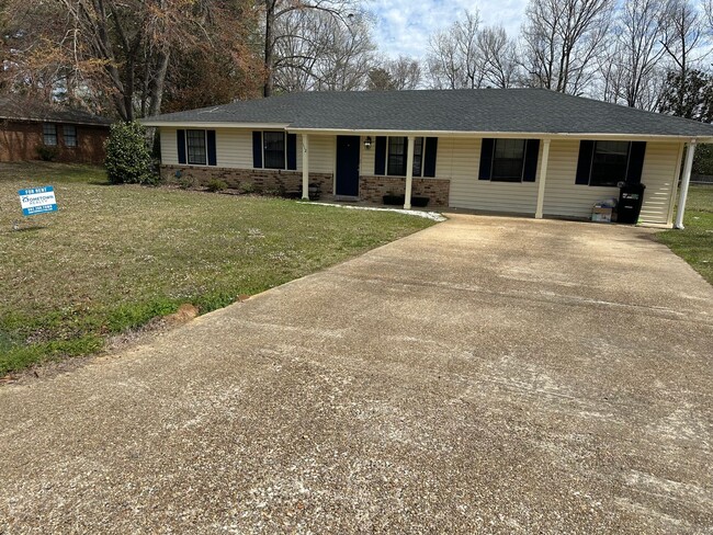 4 bed 2.5 bath with fenced yard... Pets we... - 4 bed 2.5 bath with fenced yard... Pets we... House