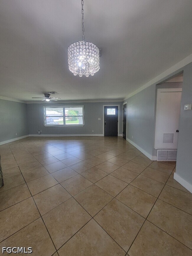 Photo - 203 Redcliff Ave