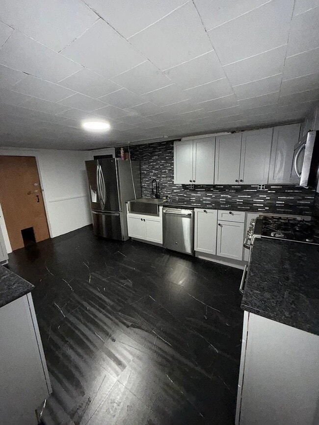 Photo - 169 E Pine St