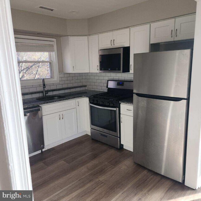 5 Maynard Dr Apartment Unit B Sicklerville, NJ