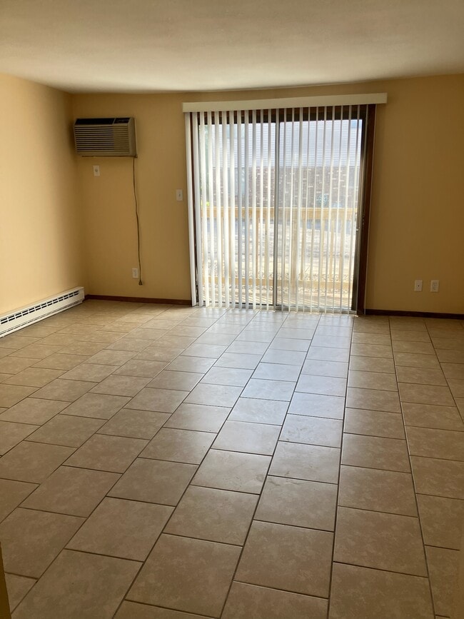 Building Photo - 370 Villabrook Dr Unit 2