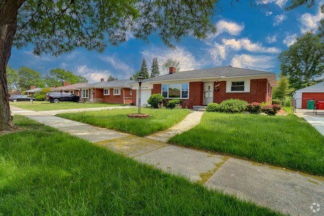 Building Photo - 2 bedroom 2 bath brick ranch Rental