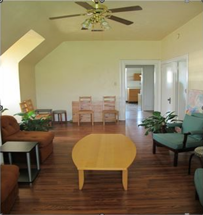 living room - 327 S Pacific Ave Apartamentos Unidad 3