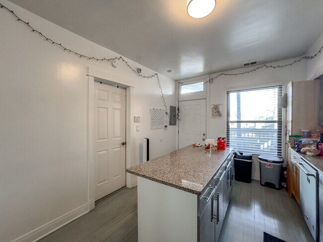 Photo - 3245 N Lakewood Ave Unit 3