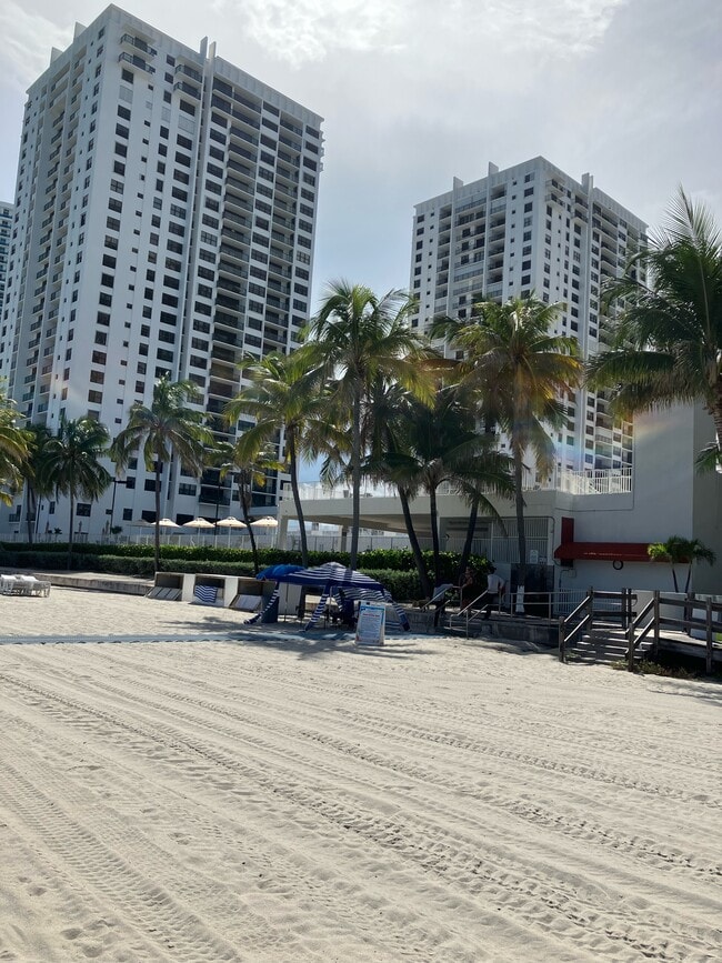 Building Photo - 2401 S Ocean Dr Unit 1705